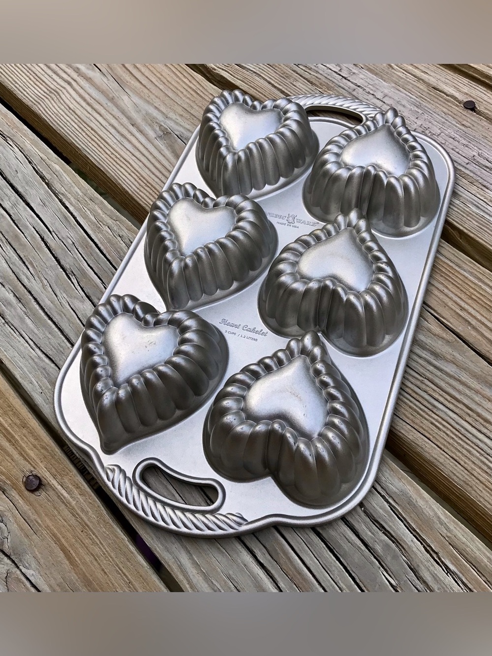 Nordic Wear Heart Cakelet Large Muffin Pan Lava Cake Heart Shape Pan Bakeware - Picture 3 of 11